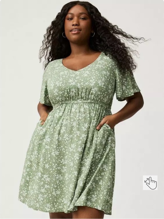 torrid Dresses & Skirts - Torrid 21 Sage Green Floral V-Neck Midi Dress